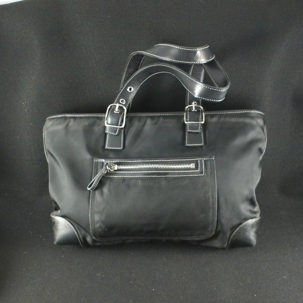 Coach Black Leather Gold Interior Handbag No D042-4450